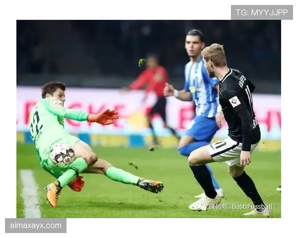 阿尔卡塞尔独特射门技艺引热议，助球队稳健前行